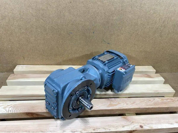 Motoreduktor / przekładnia 0,75kW 69obr. 3fazowy SEW - zdjęcie 1