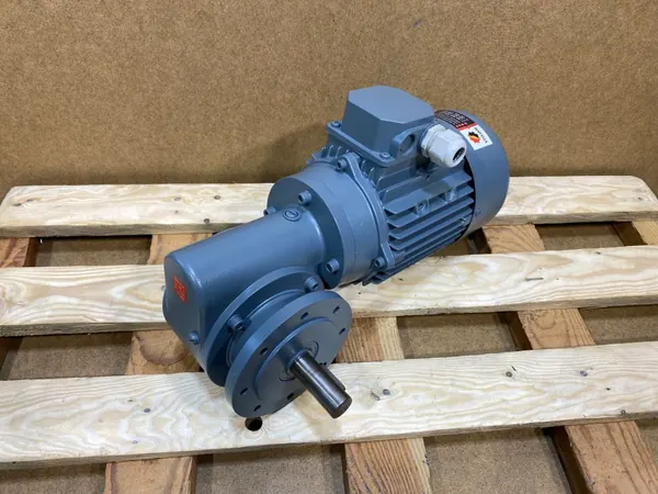 motoreduktor / przekładnia 0,55kW 67obr. 3fazowy