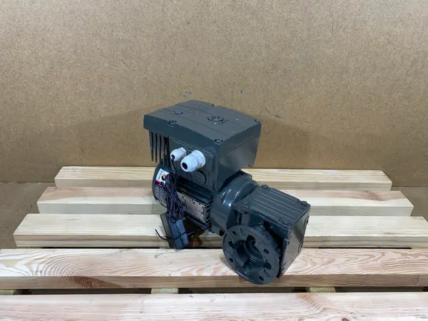motoreduktor / przekładnia 0,075-0,37kW 14-280obr. 3fazowy SEW