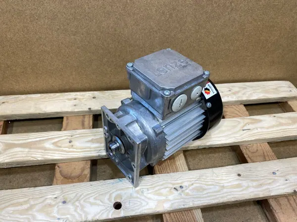Silnik elektryczny 0,37kW 1360obr. 3fazowy Lenze - zdjęcie 1