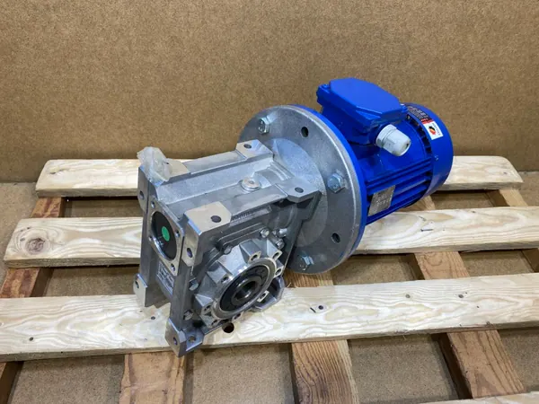Motoreduktor / przekładnia 0,37kW 23obr. 3fazowy - zdjęcie 1