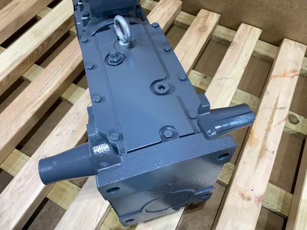 Motoreduktor / przekładnia 0,75kW 17,7obr. 3fazowy HAMULEC Lenze - zdjęcie 3