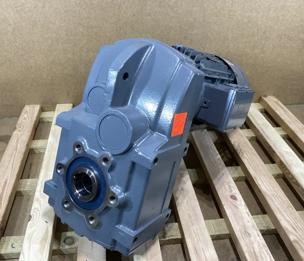 Motoreduktor / przekładnia 7,5kW 105,9obr. HAMULEC Lenze - zdjęcie 1
