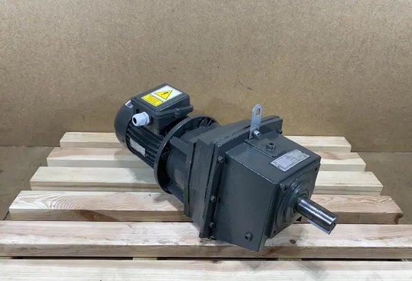motoreduktor / przekładnia 0,75kW 15obr. 3fazowy
