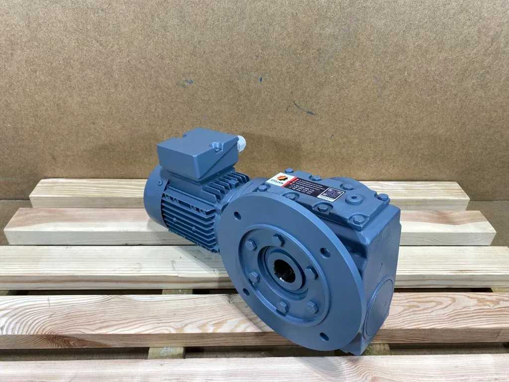 Motoreduktor / przekładnia 0,37kW 29obr. 3fazowy