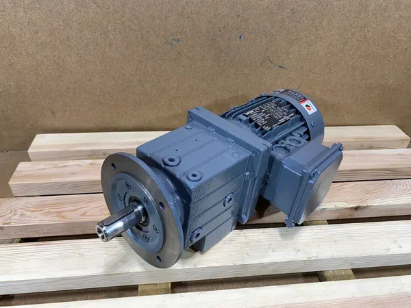 motoreduktor / przekładnia 0,75kW 108,3obr. 3fazowy Lenze