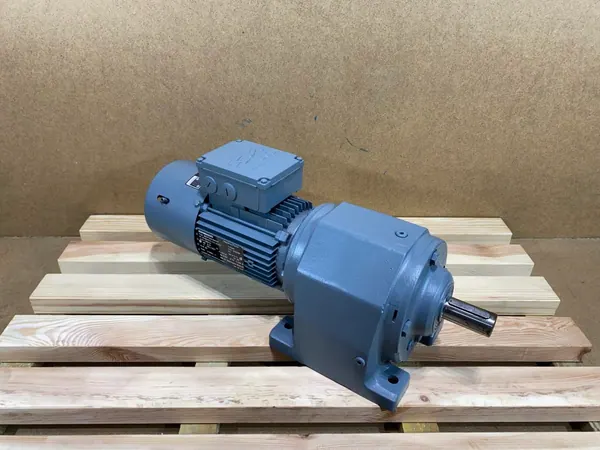 Motoreduktor / przekładnia 0,75kW 22obr. 3fazowy HAMULEC SEW (pr) - zdjęcie 1