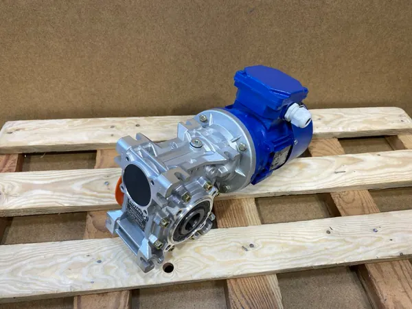 Motoreduktor / przekładnia 0,12kW 17obr. 3fazowy - zdjęcie 1