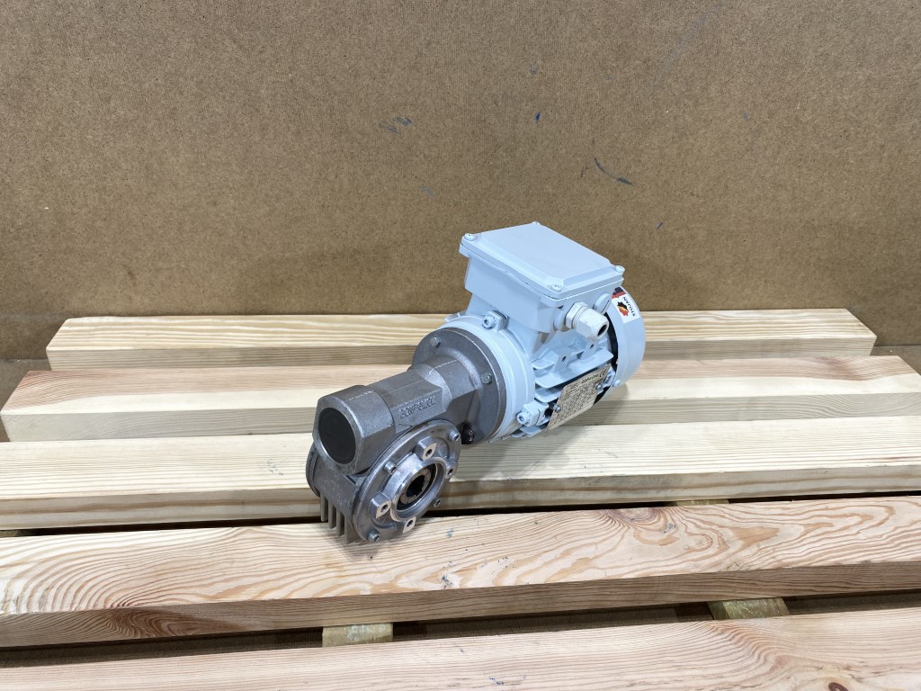 motoreduktor / przekładnia 0,18kW 29obr. 3fazowy