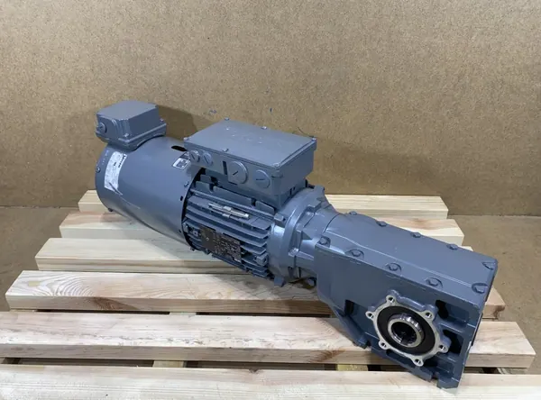 Motoreduktor / przekładnia 5,5kW 563,4obr. Lenze 120Hz 340VY - zdjęcie 1
