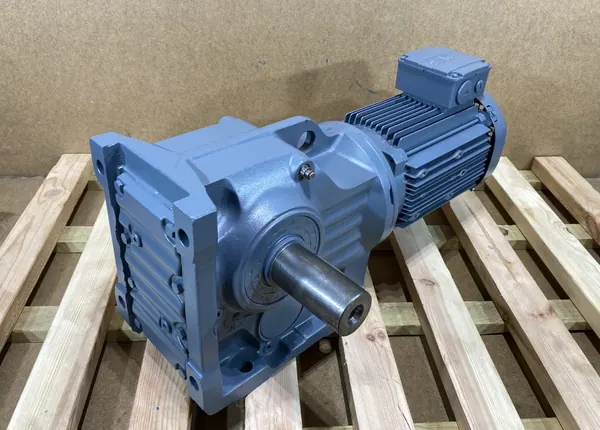 Motoreduktor / przekładnia 3kW 50obr. SEW (kąt) - zdjęcie 1