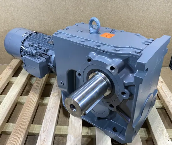 motoreduktor / przekładnia 4kW 14,9obr. HAMULEC Lenze