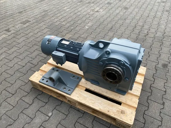 Motoreduktor / przekładnia 7,5kW 10obr. HAMULEC SEW - zdjęcie 1