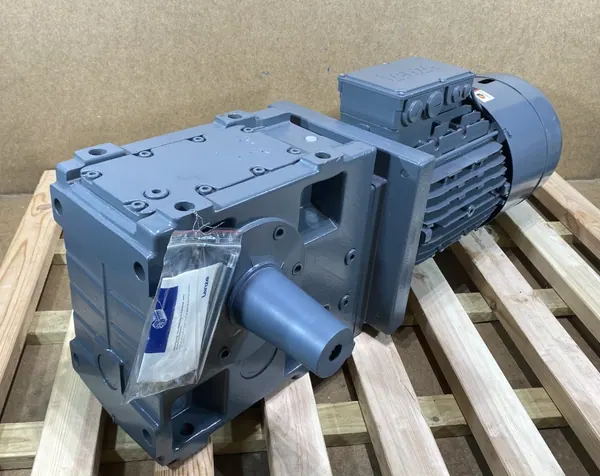 Motoreduktor / przekładnia 7,5kW 158,7obr. HAMULEC Lenze - zdjęcie 1