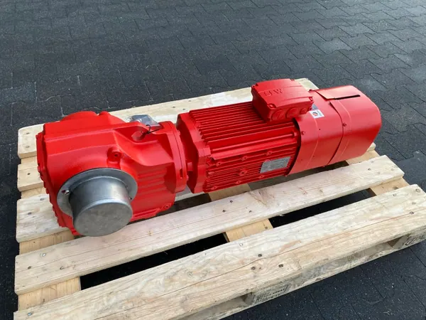 Motoreduktor / przekładnia 7,5kW 91obr. HAMULEC SEW (tuleja) - zdjęcie 1