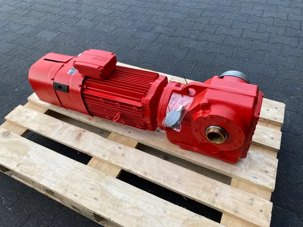 Motoreduktor / przekładnia 7,5kW 91obr. HAMULEC SEW (tuleja) - zdjęcie 2