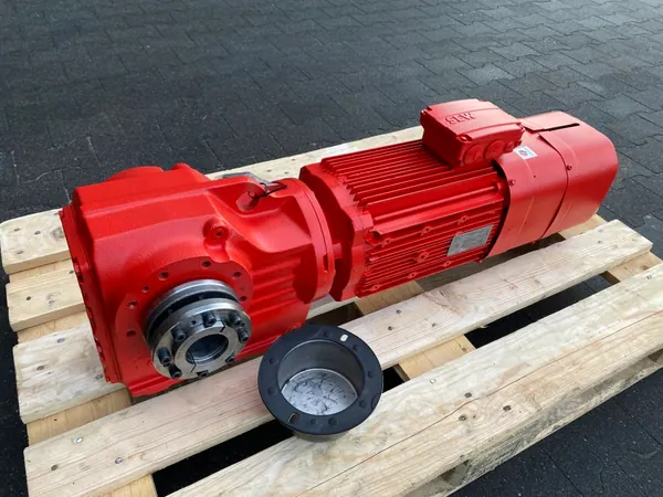 Motoreduktor / przekładnia 7,5kW 91obr. HAMULEC SEW (tuleja) - zdjęcie 3
