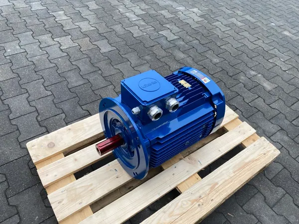 Silnik elektryczny 30kW 2945obr. 3fazowy - zdjęcie 1