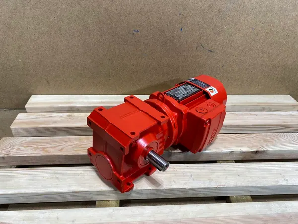 motoreduktor / przekładnia 0,12kW 8,8obr. 3fazowy HAMULEC SEW