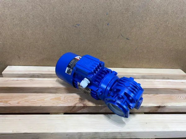 motoreduktor / przekładnia 0,18kW 135obr. 3fazowy HAMULEC