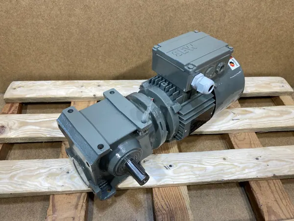 motoreduktor / przekładnia 0,37kW 48obr. 3fazowy HAMULEC SEW