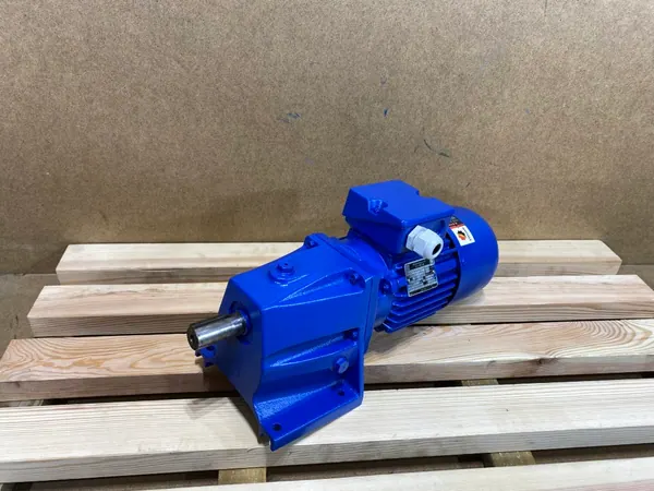 Motoreduktor / przekładnia 0,37kW 80obr. 3fazowy VEM - zdjęcie 1