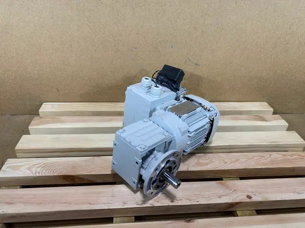 motoreduktor / przekładnia 0,075-0,37kW 34-171obr. 3fazowy SEW