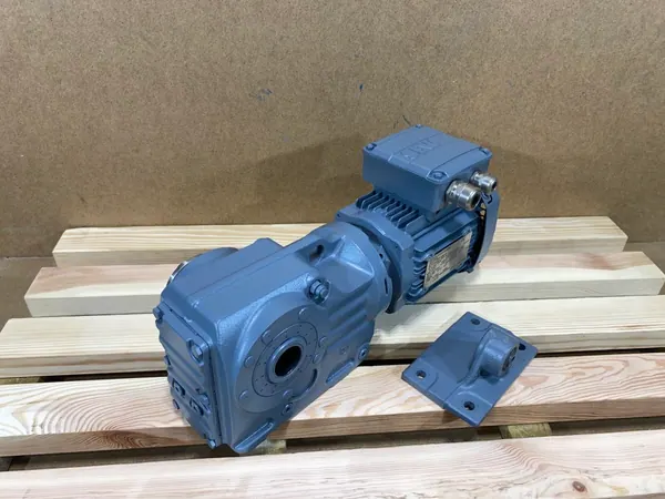 Motoreduktor / przekładnia 0,55kW 45obr. 3fazowy SEW - zdjęcie 1