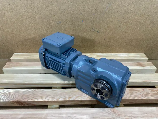 Motoreduktor / przekładnia 0,55kW 45obr. 3fazowy SEW - zdjęcie 2