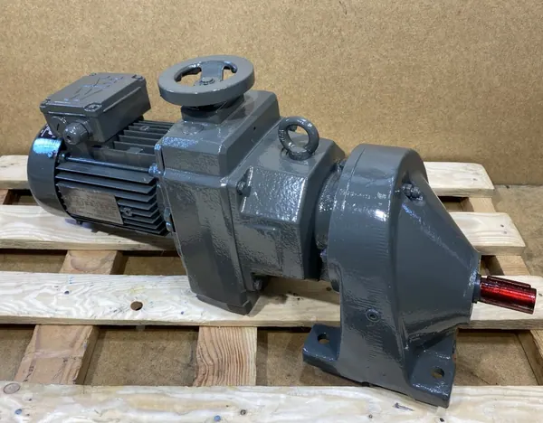 motoreduktor / przekładnia 0,55kW 75-371obr. 3fazowy SEW
