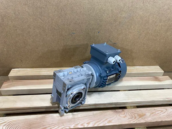 motoreduktor / przekładnia 0,37kW 367obr. 3fazowy