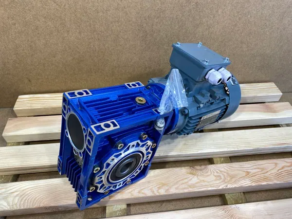 motoreduktor / przekładnia 0,55kW 46obr. 3fazowy