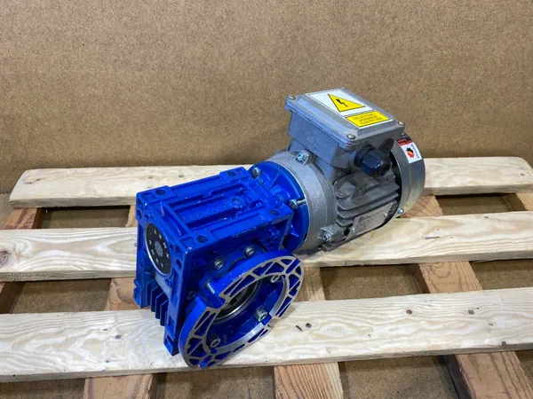 Motoreduktor / przekładnia 0,37kW 55obr. 3fazowy - zdjęcie 1