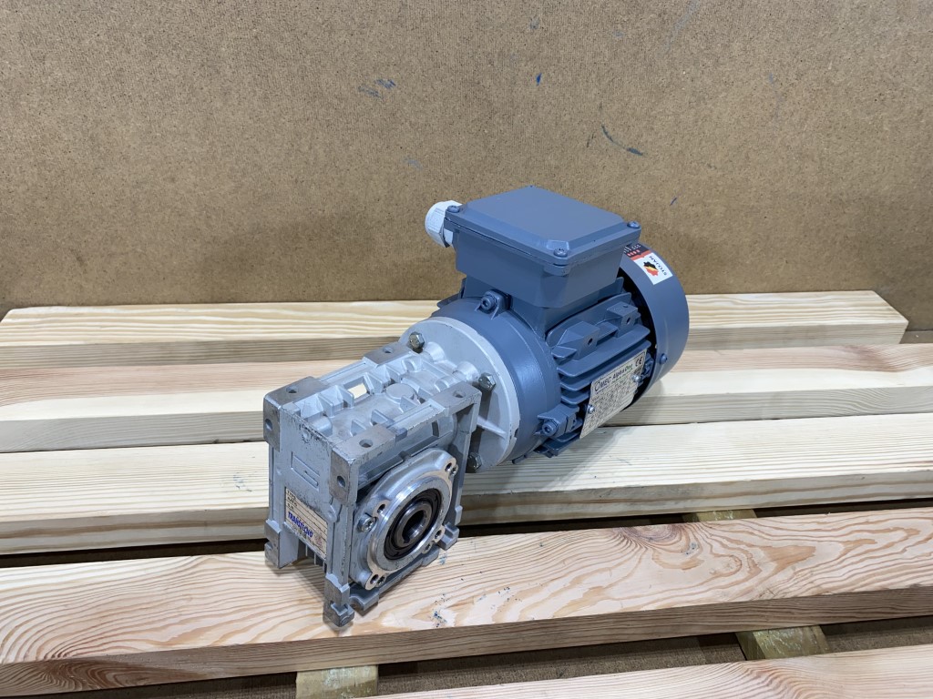 motoreduktor / przekładnia 0,25kW 68obr. 3fazowy