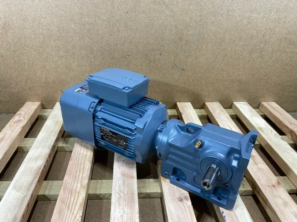motoreduktor / przekładnia 1,1kW 204obr. 3fazowy HAMULEC SEW