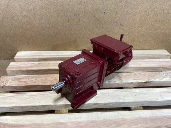 motoreduktor / przekładnia 0,18kW 34,5obr. 3fazowy HAMULEC Lenze