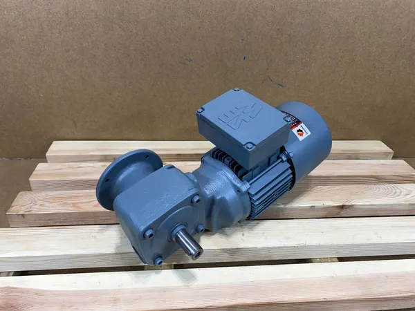 motoreduktor / przekładnia 0,25kW 27obr. 3fazowy HAMULEC SEW