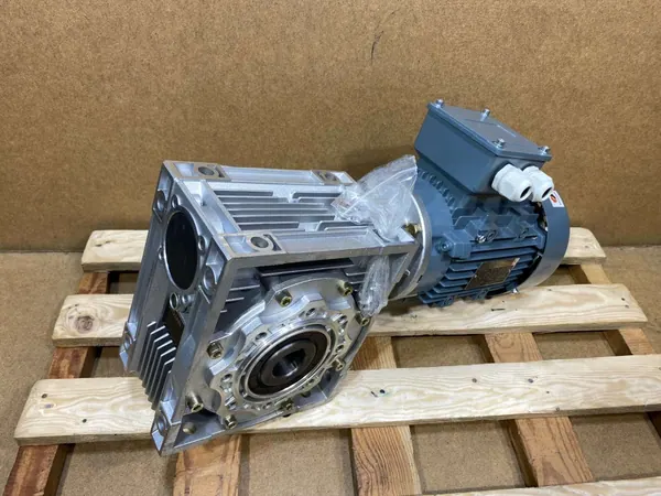 Motoreduktor / przekładnia 2,2kW 57obr. - zdjęcie 1