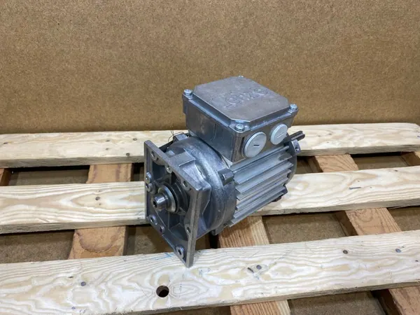 Silnik elektryczny 0,12kW 670obr. 3fazowy Lenze - zdjęcie 1