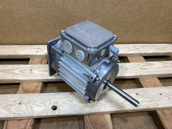 Silnik elektryczny 0,12kW 670obr. 3fazowy Lenze - zdjęcie 4