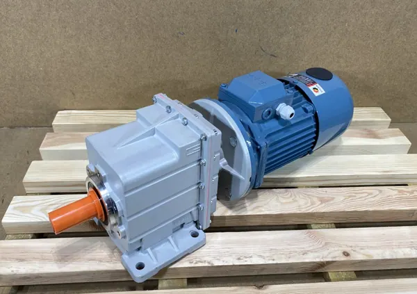 Motoreduktor / przekładnia 1,1kW 46obr. 3fazowy HAMULEC - zdjęcie 1