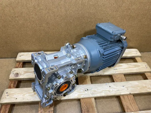 Motoreduktor / przekładnia 1,1kW 48obr. 3fazowy - zdjęcie 1