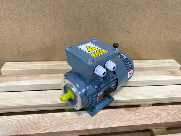 Silnik elektryczny 0,37kW 1340obr. 3fazowy HAMULEC - zdjęcie 1