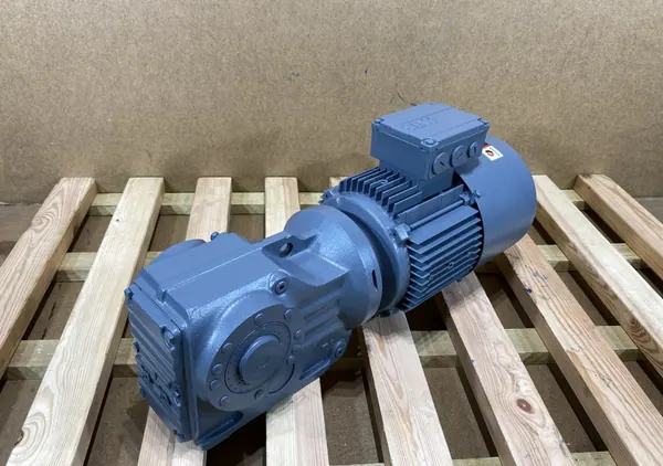 Motoreduktor / przekładnia 1,5kW 243obr. HAMULEC SEW - zdjęcie 1