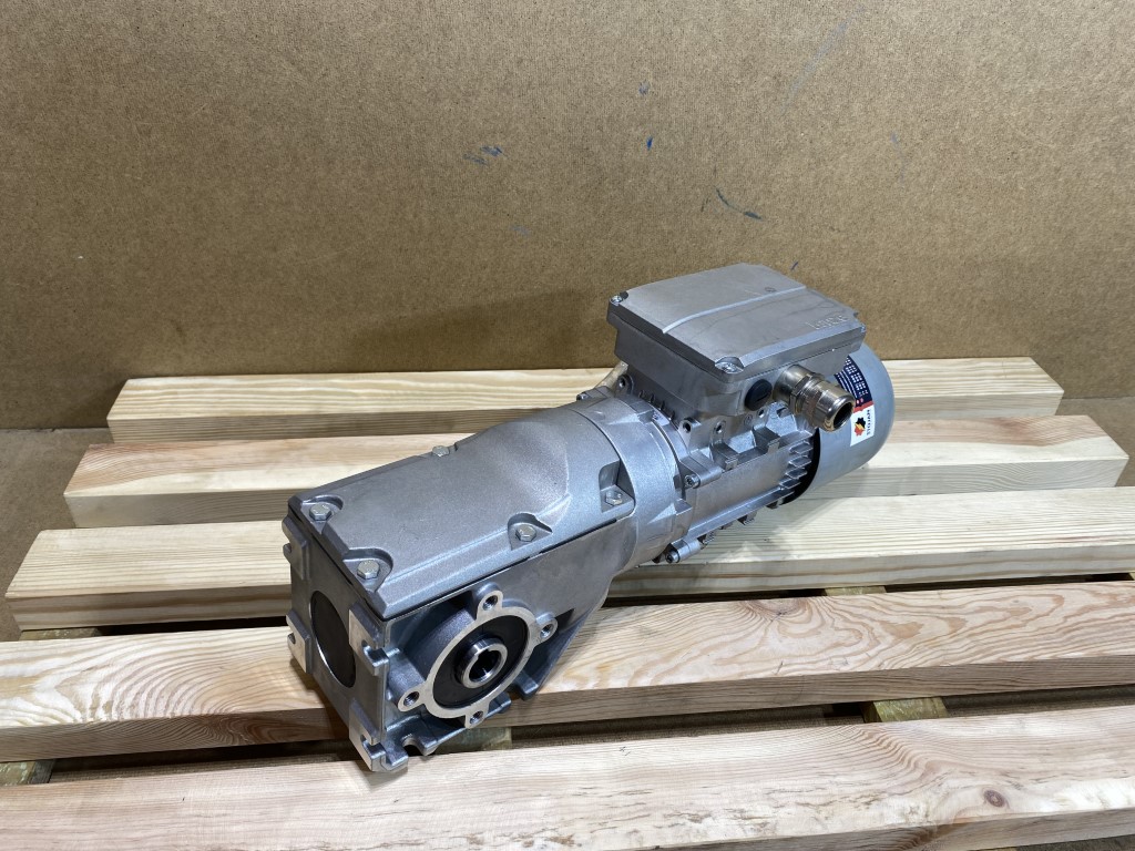 motoreduktor / przekładnia 0,25kW 43,5obr. 3fazowy HAMULEC Lenze