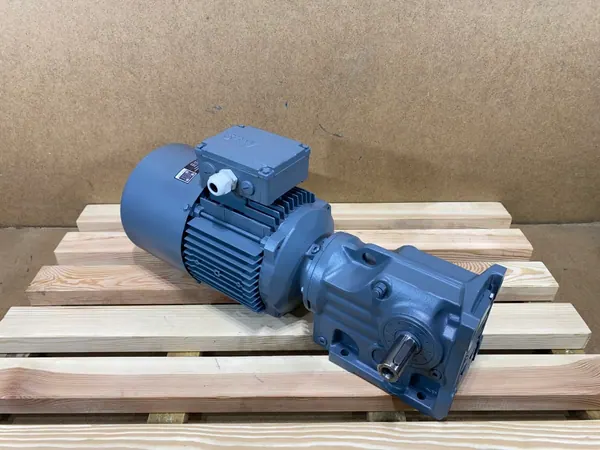 motoreduktor / przekładnia 1,5kW 207obr. HAMULEC SEW
