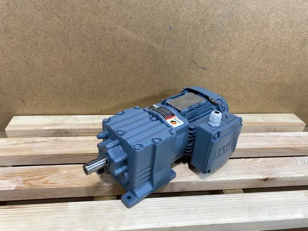 motoreduktor / przekładnia 0,37kW 121obr. 3fazowy SEW