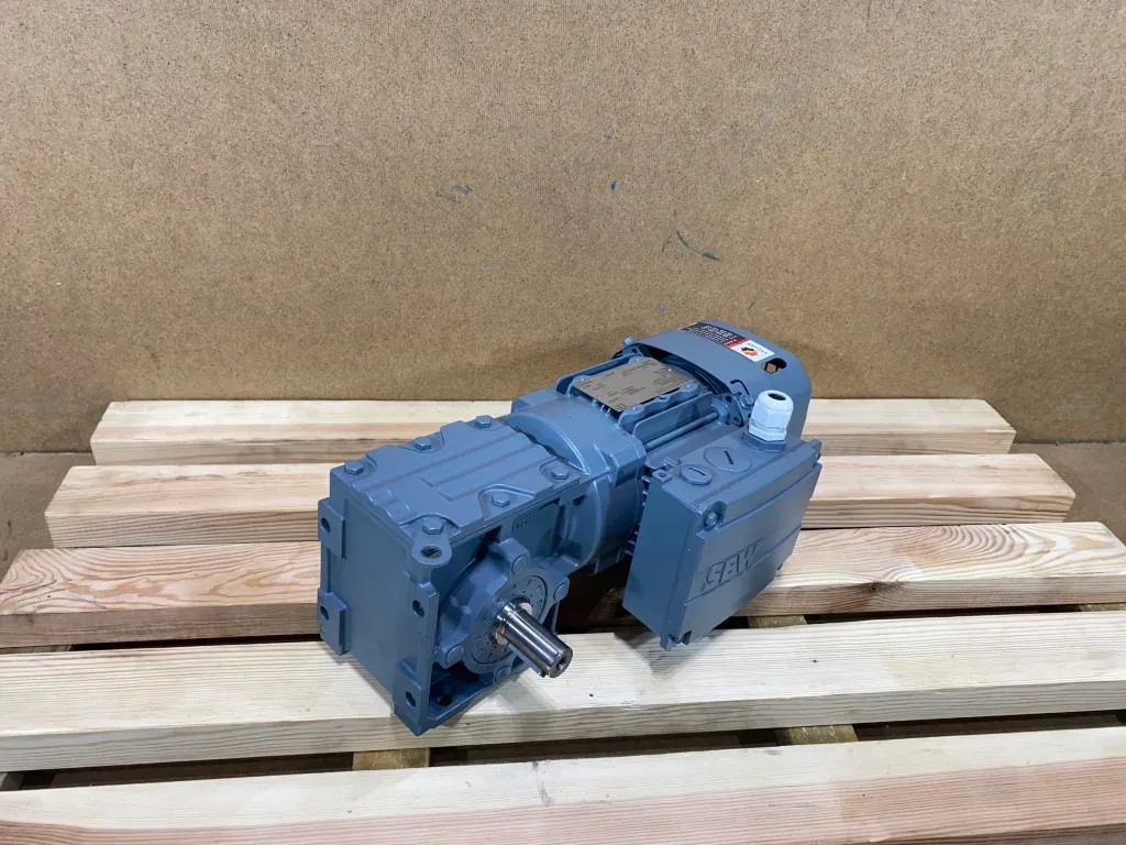 Motoreduktor / przekładnia 0,37kW 168obr. 3fazowy HAMULEC SEW (wał)