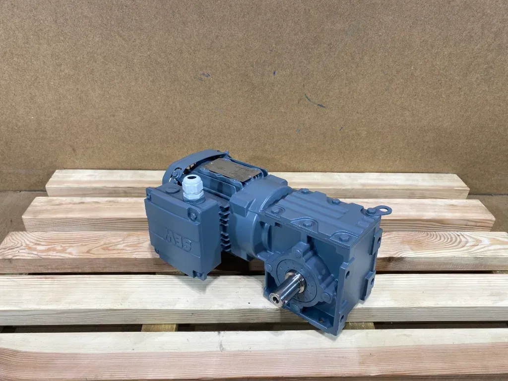 Motoreduktor / przekładnia 0,37kW 96obr. 3fazowy SEW (wał)