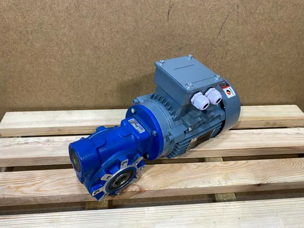 motoreduktor / przekładnia 0,55kW 69obr. 3fazowy